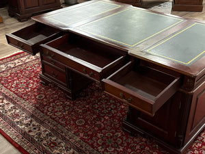 Vintage bureau, partnerdesk, klassiek Engels bureau, mahoniehout, groen leer, 634