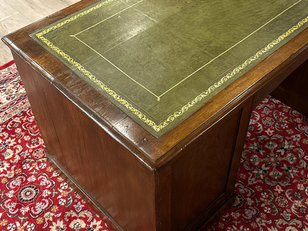 Vintage bureau, antiek Engels bureau, eikenhout, groen leer, 606