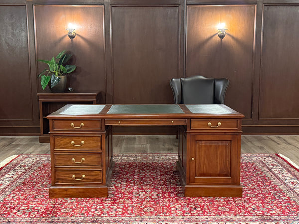 Vintage bureau, klassiek Engels bureau, mahoniehout, groen leer, 635