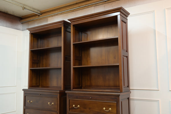 Vintage kasten, klassieke Engelse boekenkast, mahoniehout