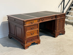 Vintage bureau, partnerdesk, klassiek Engels bureau, mahoniehout, zwart leer, 689