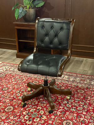 Vintage stoel, Chesterfield, mahoniehout, zwart leer, 113