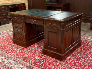 Vintage-Schreibtisch, klassischer englischer Schreibtisch, Mahagoni, grünes Leder, 640