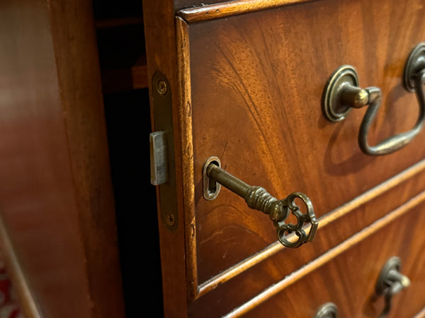 Bureau vintage, bureau anglais classique, acajou, cuir vert, 655