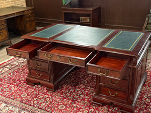 Bureau vintage, bureau anglais classique, acajou, cuir vert, 691