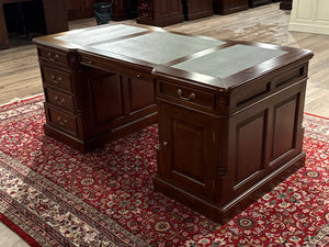 Vintage bureau, klassiek Engels bureau, mahoniehout, groen leer, 607