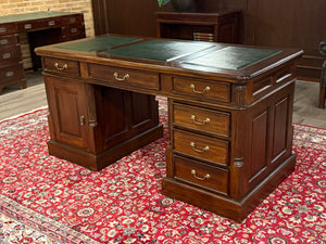 Vintage-Schreibtisch, klassischer englischer Schreibtisch, Mahagoni, grünes Leder, 636
