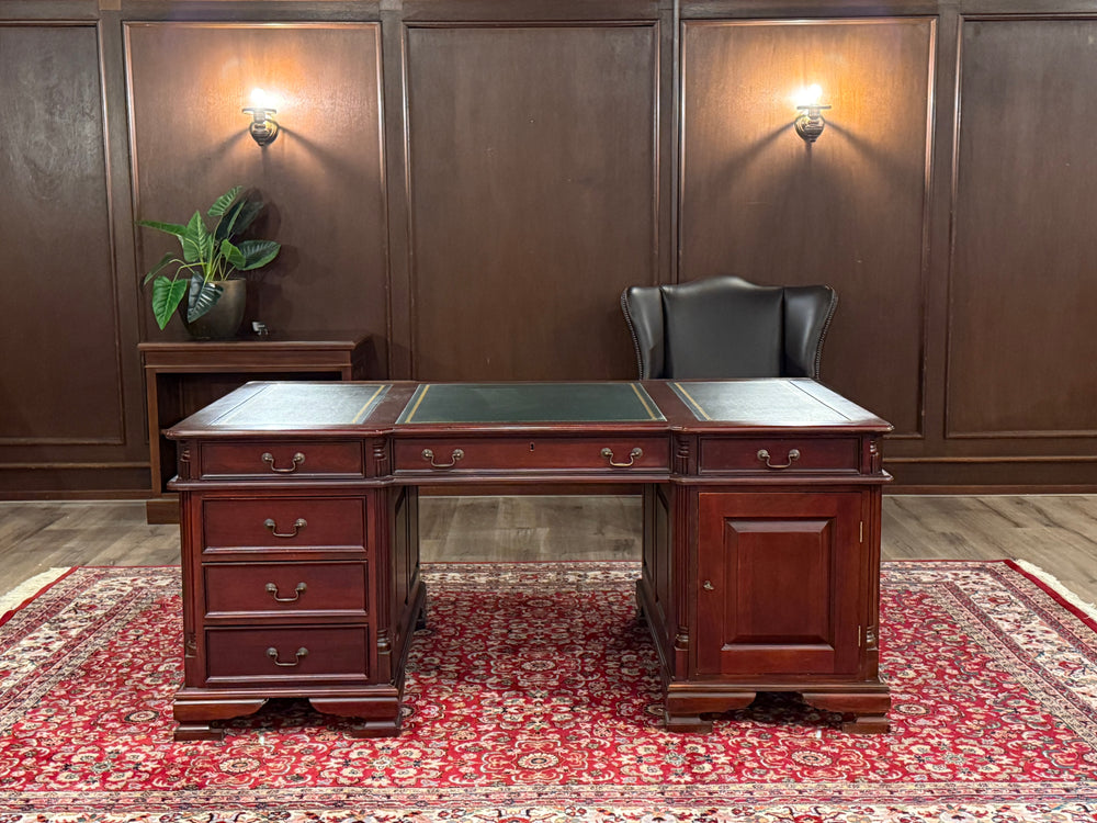Vintage bureau, partnerdesk, klassiek Engels bureau, mahoniehout, groen leer, 634