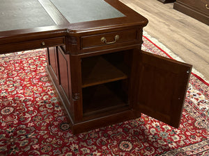 Vintage bureau, klassiek Engels bureau, mahoniehout, groen leer, 607