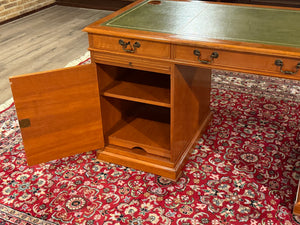 Vintage-Schreibtisch, klassischer englischer Schreibtisch, Mahagoni, grünes Leder, 651