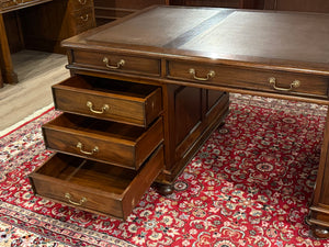 Vintage bureau, klassiek Engels bureau, mahoniehout, bruin leer, 587