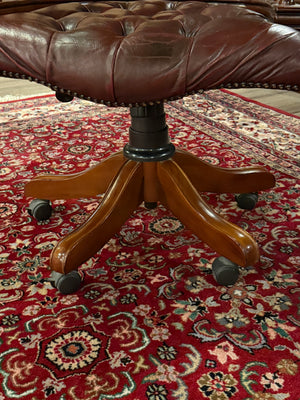 Vintage stoel, Chesterfield, mahoniehout, rood leer, 123