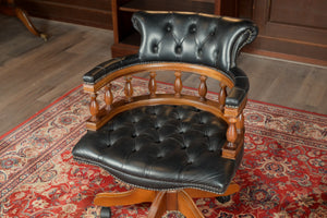 Vintage Stoel 241, zwart leer, mahoniehout, Chesterfield
