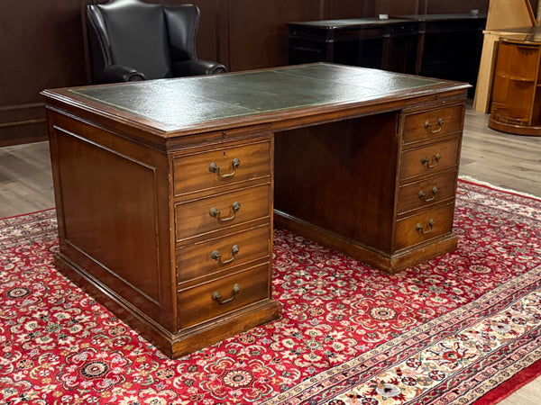 Antiek bureau, klassiek Engels bureau, eikenhout, groen leer, 677