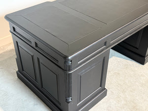 Vintage bureau, zwart, klassiek Engels bureau, mahoniehout, zwart leer, 705