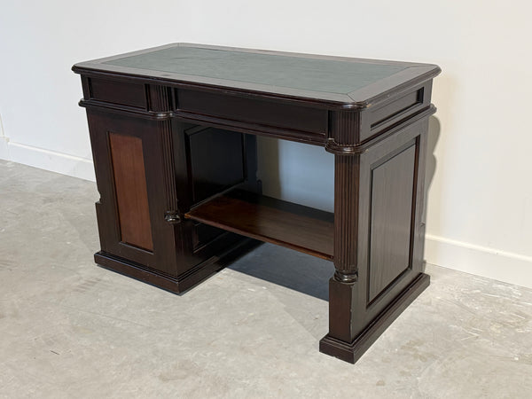 Vintage bureau, klassiek Engels bureau, mahoniehout, groen leer, 691