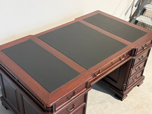 Vintage bureau, klassiek Engels bureau, mahoniehout, zwart leer, 688