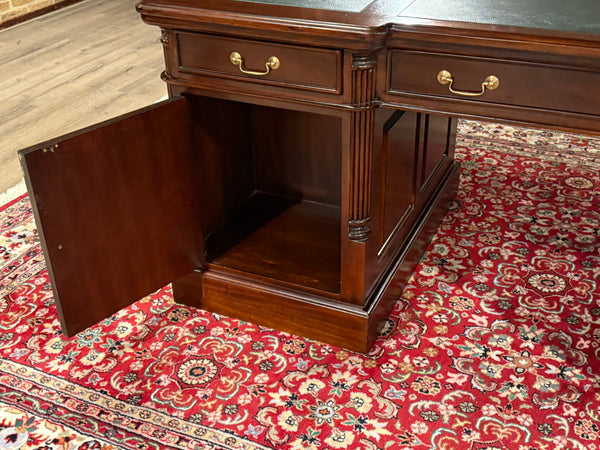 Vintage-Schreibtisch, Partnerdesk, klassischer englischer Schreibtisch, Mahagoni, grünes Leder, 653