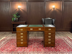 Vintage bureau, klassiek Engels bureau, mahoniehout, groen leer, 676