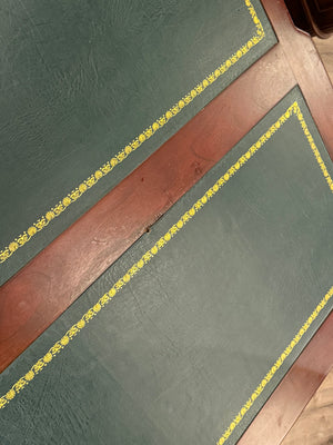 Vintage bureau, partnerdesk, klassiek Engels bureau, mahoniehout, groen leer, 634