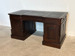 Vintage bureau, klassiek Engels bureau, mahoniehout, groen leer, 701