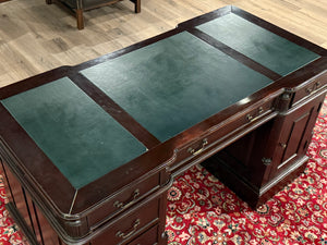Bureau vintage, bureau anglais classique, acajou, cuir vert, 649