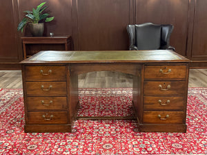 Vintage bureau, antiek Engels bureau, eikenhout, groen leer, 606