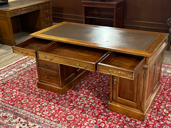 Vintage bureau, klassiek Engels bureau, mahoniehout, bruin leer, 597