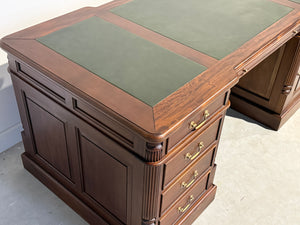 Vintage bureau, partnerdesk, klassiek Engels bureau, mahoniehout, groen leer, 692