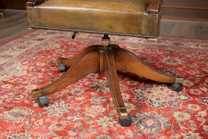 Chaise vintage 243, cuir vert, chêne, Chesterfield