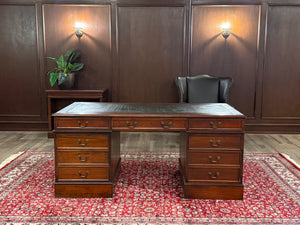 Vintage-Schreibtisch, klassischer englischer Schreibtisch, Mahagoni, grünes Leder, 642