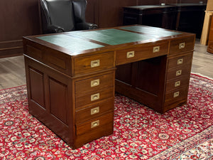 Vintage bureau, klassiek Engels bureau, mahoniehout, groen leer, 676