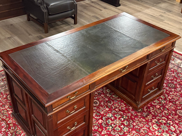 Vintage bureau, klassiek Engels bureau, mahoniehout, bruin leer, 675