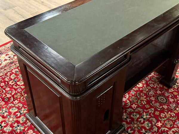 Bureau vintage, bureau anglais classique, acajou, cuir vert, 643