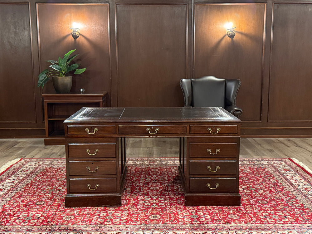 Vintage bureau, klassiek Engels bureau, eikenhout, zwart leer, 612