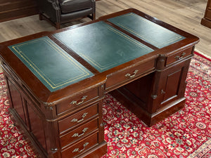 Vintage-Schreibtisch, klassischer englischer Schreibtisch, Mahagoni, grünes Leder, 640