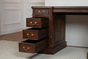 Pillar 140x70 Walnoot, klassiek Engels bureau, massief mahoniehout