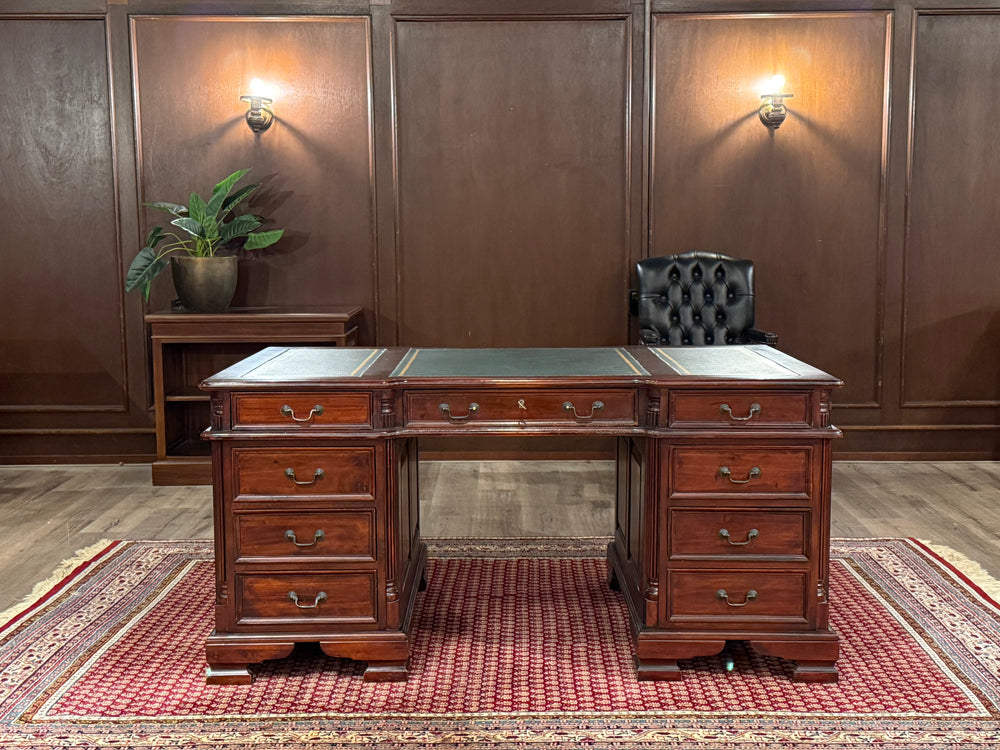 Vintage bureau, klassiek Engels bureau, mahoniehout, groen leer, 592