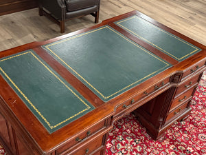 Vintage bureau, klassiek Engels bureau, mahoniehout, groen leer, 626