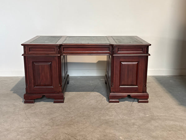 Vintage bureau, klassiek Engels bureau, mahoniehout, groen leer, 715