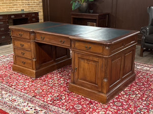 Vintage bureau, partnerdesk, klassiek Engels bureau, mahoniehout, groen leer, 632