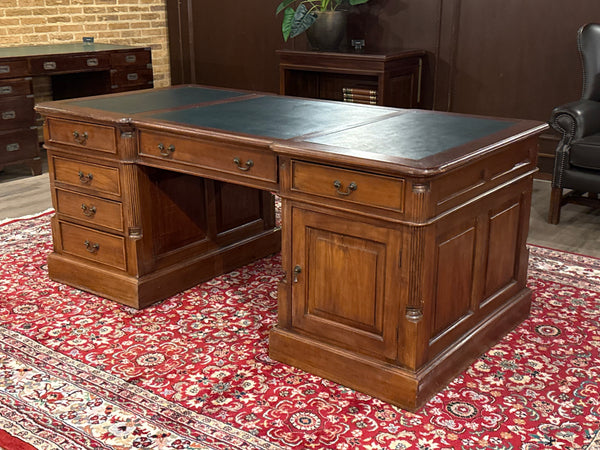 Vintage bureau, partnerdesk, klassiek Engels bureau, mahoniehout, groen leer, 632