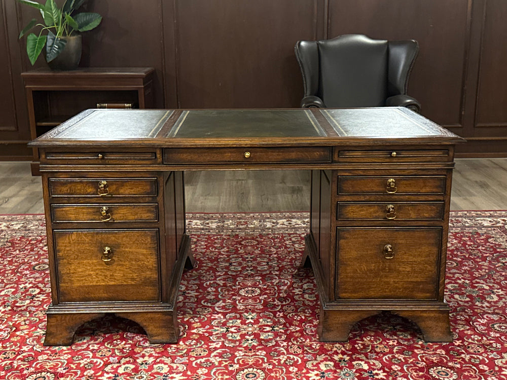 Vintage bureau, klassiek Engels bureau, eikenhout, groen leer, 685