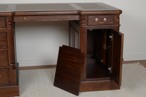 Pillar 140x70 Walnoot, klassiek Engels bureau, massief mahoniehout