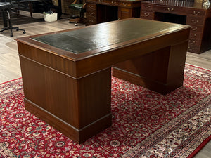 Vintage bureau, klassiek Engels bureau, mahoniehout, groen leer, 633