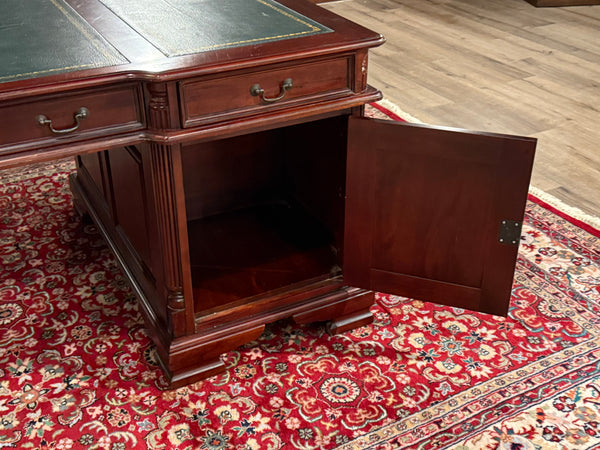 Vintage bureau, partnerdesk, klassiek Engels bureau, mahoniehout, groen leer, 615