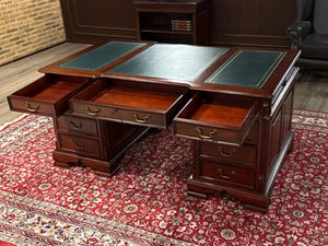 Bureau vintage, bureau anglais classique, acajou, cuir vert, 684