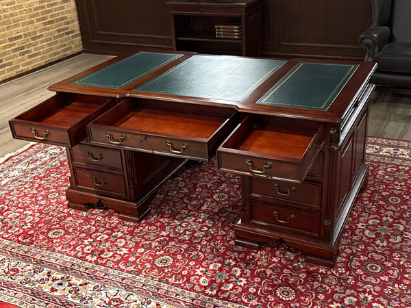 Bureau vintage, bureau anglais classique, acajou, cuir vert, 684