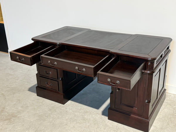 Vintage bureau, klassiek Engels bureau , mahoniehout, zwart leer, 708