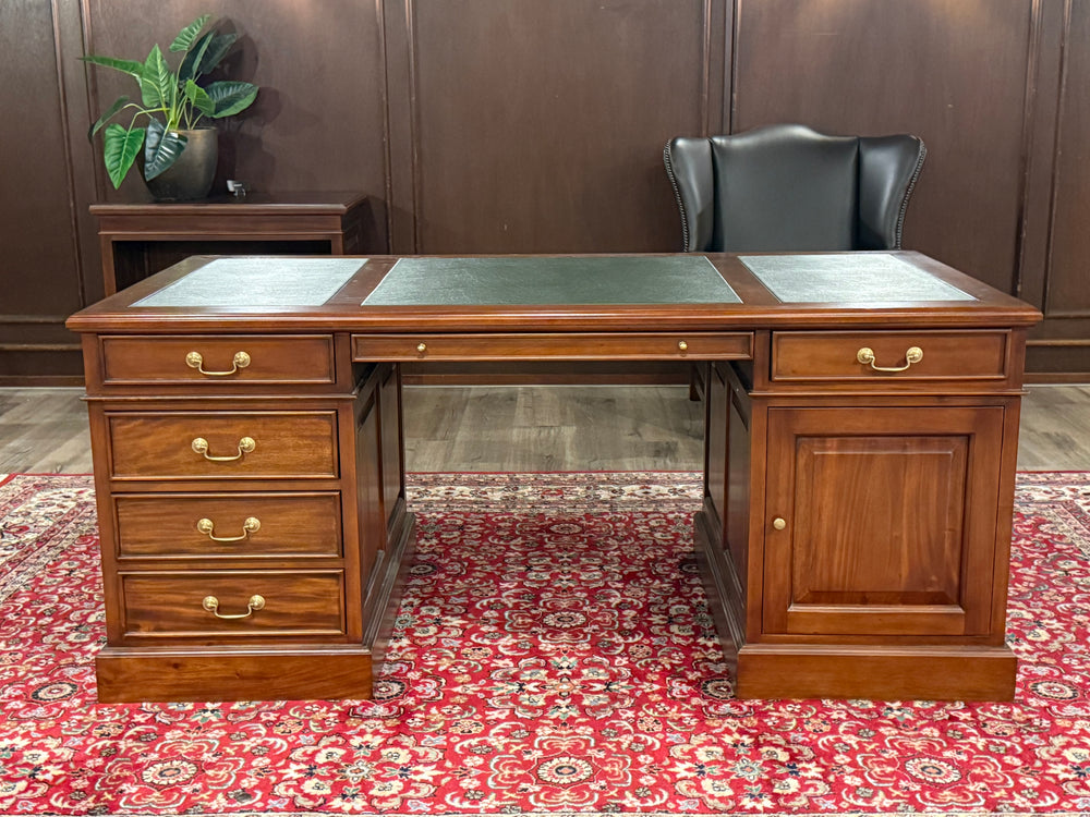Vintage bureau, klassiek Engels bureau, mahoniehout, groen leer, 635